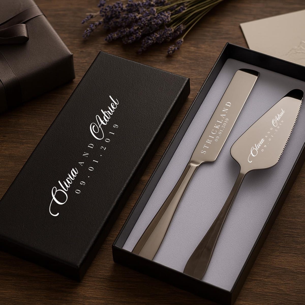 Monogrammed Cake Cutting Set