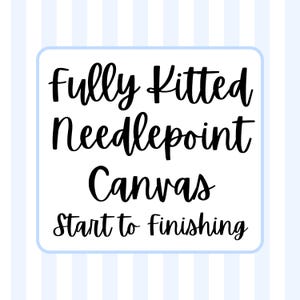 Puede incluir: Un letrero rectangular blanco con esquinas redondeadas, con el texto "Fully Kitted Needlepoint Canvas start to finishing" en escritura negra. El letrero está sobre un fondo a rayas azules claras y blancas.