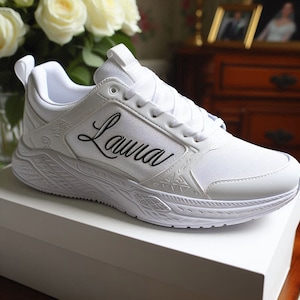 Nuestros zapatos de boda personalizados y hechos a mano están diseñados para hacer que su día especial sea aún más memorable.