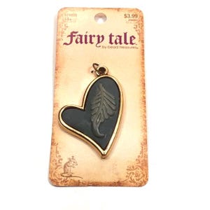 Groene hartvormige hanger met varenblad - Fairy Tale by Bead Treasures Hobby Lobby - Nieuw op originele kaart