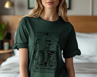 T-shirt drôle de carte de tarot, t-shirt overrthinker, t-shirt squelette overthinker, chemise de tarot squelette