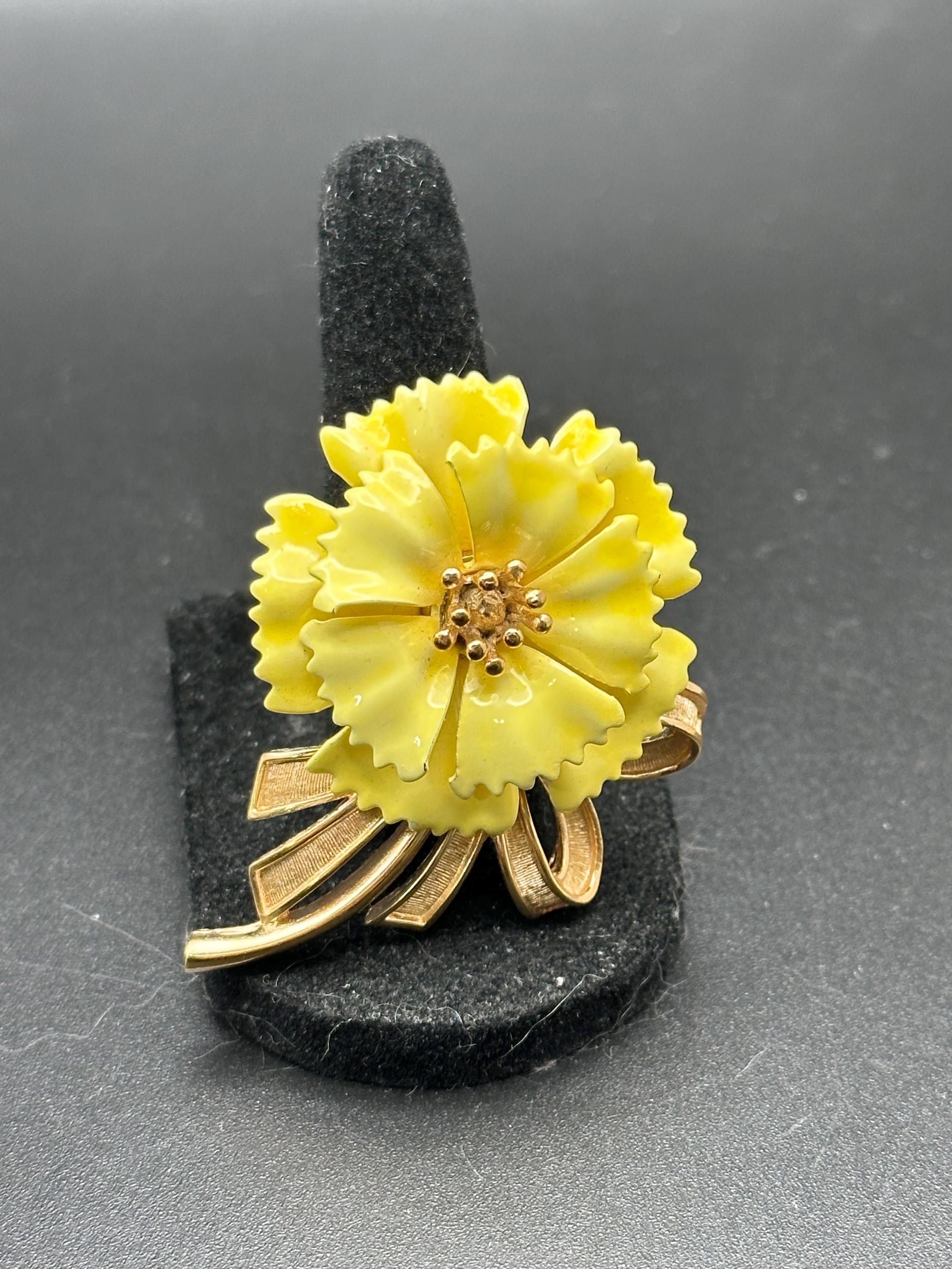 Trifari flower brooch - Etsy 日本