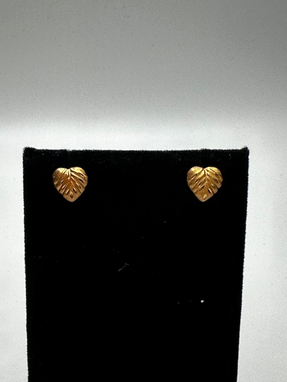 14kt gold heart pierced earrings