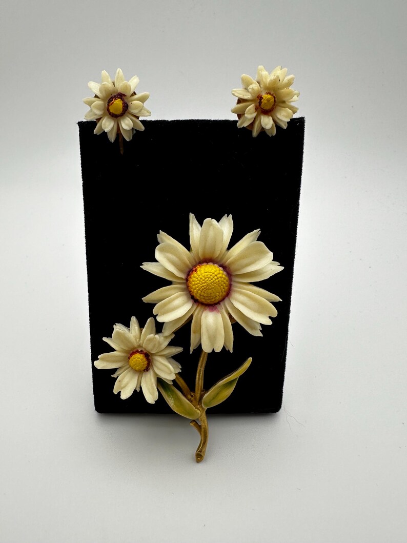 Rare Weiss Plastic Double Daisy Pin and Matching Clip on Earrings - Etsy