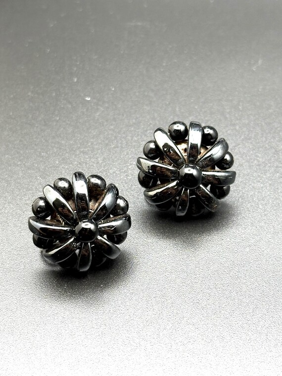 Germany black glass blooming flower design cluster clip on earrings