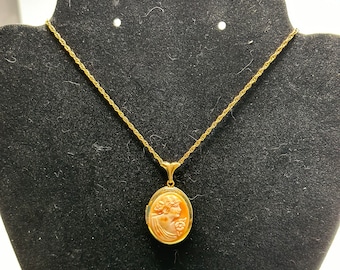 Vintage 12kt gold filled carved shell cameo locket