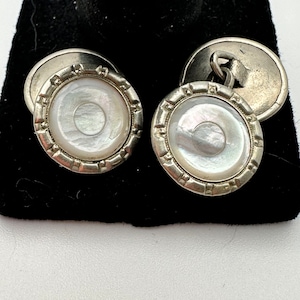 Art-Déco-Schnittknöpfe aus Perlmuttmetall