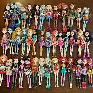 Huge Lot of 40 Monster High / Ever After High Dolls Clothes Shoes Free Shipping
