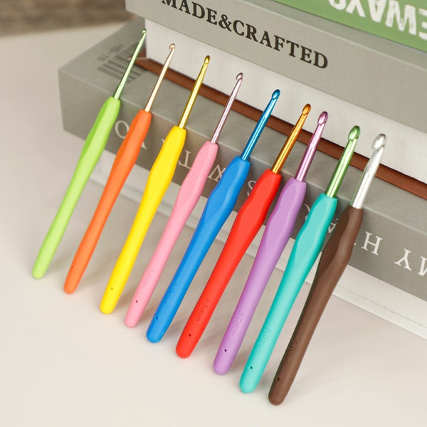 Ergonomic Rainbow Crochet Hook Set 9 Sizes (2mm to 6mm) for Crafting and Amigurumi | Crocheters | Handcrafted tools