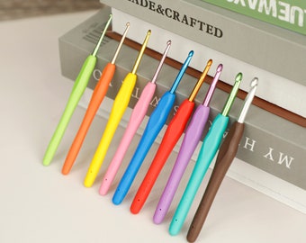 Ergonomic Rainbow Crochet Hook Set 9 Sizes (2mm to 6mm) for Crafting and Amigurumi | Crocheters | Handcrafted tools