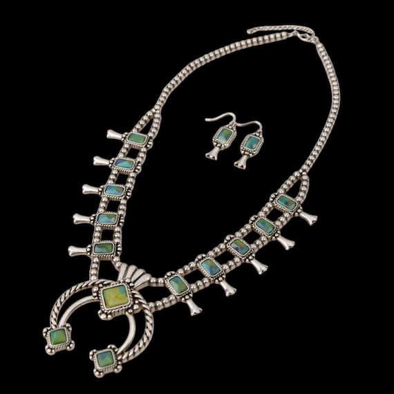 スカッシュブロッサムターコイズネックレス、ナバホスカッシュ