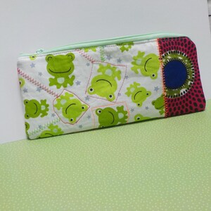 Trousse tissu patchwork grenouilles unique tissu wax doublée artisanale idee de cadeau rentree des classes maquillage femme