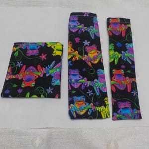 Trois sacs zero dechets emballage cadeau tissu grenouilles multicolores petites pochettes bijoux