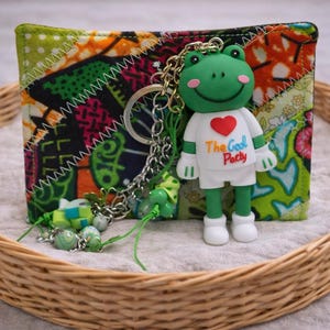 Gri gri grenouille porte clés et sous tasse tissu en patchwork cadeau de pendaison de crémaillère