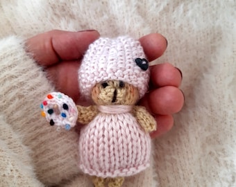 Tiny knitted Bear holding a doughnut,10cm. Hand knitted bear. cute. one of a kind. collectible. fall in love