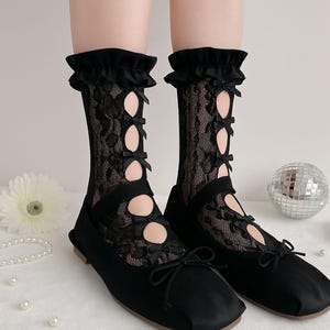 Lace Rufle Ankle Socks - Elegant Vintage Frilly Socks with Bow & Floral Patterns - 2 Styles - Cute Girly Mary Jane Outfit - Trendy Party