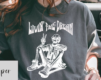 Livin' The Dream Tee, T-shirt scheletro, regalo per lui/lei, scheletro divertente, camicia ironica, umorismo scheletrico