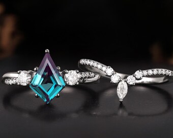 Kite Cut Alexandrite Engagement Ring Set: Black Gold Vintage Wedding Ring