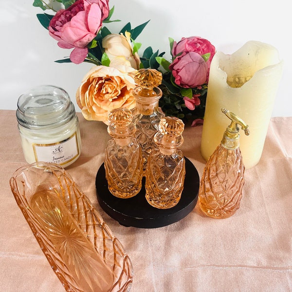 Garniture de toilette vintage rose en verre