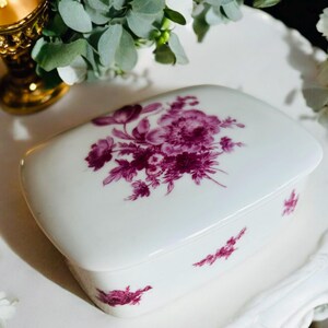 Bonbonnière / Boîte à bijoux - porcelaine de  Limoges Paris France.