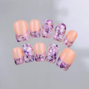 Luna&#39;s Cloud | Customizable Press On Nails Minimal Abstract Marbled Purple Colorful Iridescent Shell Flakes