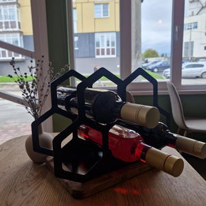 Handgefertigtes Weinregal aus Metall und Holz | Einzigartiger Weinhalter für Zuhause