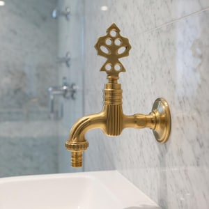 ZW gloednieuwe op vloer gemonteerde Mixer-kraan met enkele hendel Antique Messing waterval Vintage zink schip tap Robinet - China Waterkraan, kraan van de Bassin-sink
