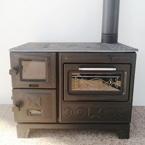 Estufa de leña de hierro fundido con horno / Acabado esmaltado negro / Estufa tradicional para cocinar y calentar