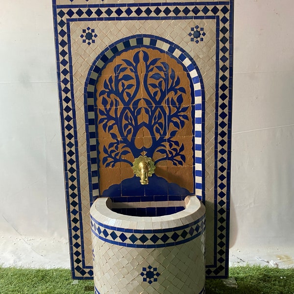 Fuente de azulejos marroquíes azul y beige - Fuente de mosaico marroquí - Fuente de mosaico de pared - Fuente de jardín e interior - Fondo blanco