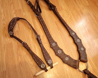 Zwaar uitgevoerde leren bruine en zilveren trekkraagset