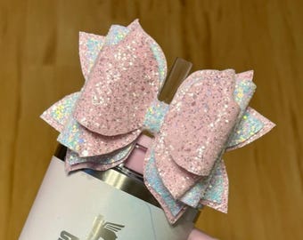Chunky glitter light pink  and glitter iridescent white tumbler bow