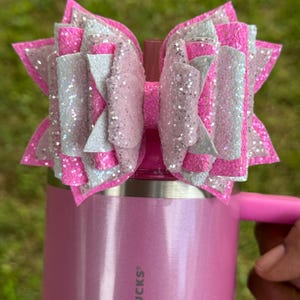 Sparkly pink and white tumbler bow