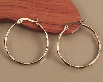 Hoop earrings, 15mm and 30mm, hammered, in hypoallergenic stainless steel, gold-plated