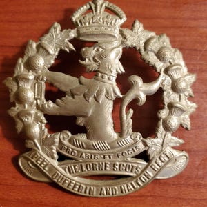 Loren Scots White Metal Cap Badge - Authentic Peel Dufferin Halton Regiment Collectible