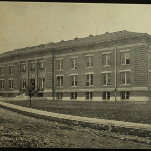 Postal rara con matasellos de 1909 que muestra Chemical Hall - Objeto de colección histórico