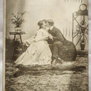 本物の 1900 年代初期の写真ポストカード - 「Another Monopoly」、1907 年の消印、ベンジャミン フランクリンの切手、ビンテージの書き込みが特徴 - わずかに摩耗あり