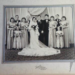 Elegante fotografía de boda vintage en blanco y negro: hermosa decoración de recuerdo de boda. Fotografía de 8 x 10 en cartón protector de 11 x 12.