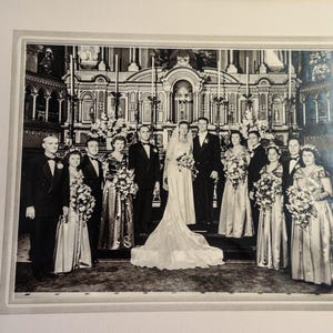 Fotografía de boda en blanco y negro de la década de 1940: estudio desconocido. Recuerdo exclusivo con tapa de cartón