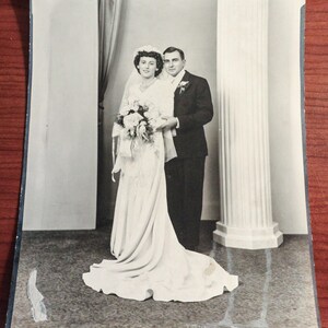 Impresionante fotografía vintage de boda de los novios / Fotografía en blanco y negro. Foto de 8x10 en una cubierta de cartón de 10x13.