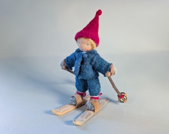 El viaje de Olle hacia el Rey Invierno. Olle: Juguete, paisaje nevado, idea de regalo, materiales naturales, pieza única. Waldorf, mesa de temporada.