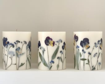 Candela a colonna con fiori pressati, decorazione floreale ispirata alla natura, candela in cera di soia