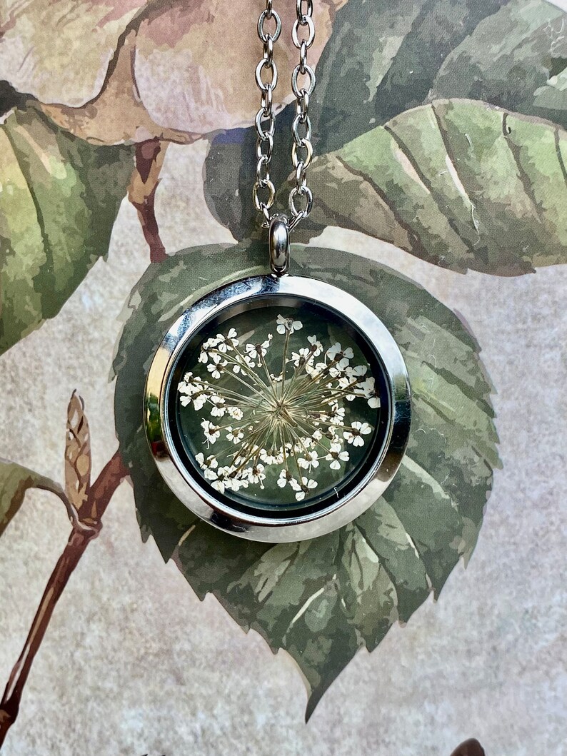 Natural Jewelry,terrarium necklace,botanical,real plant jewelry,bridesmaid necklace,queen anne's lace, pressed flower,dried plant necklace