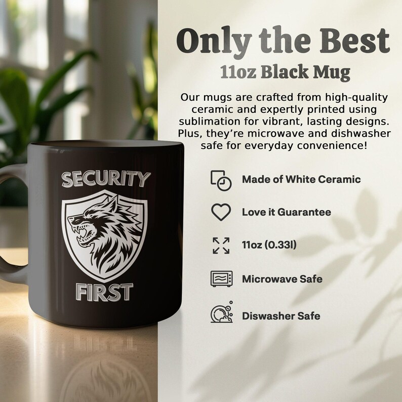Może przedstawiać: Czarny kubek ceramiczny z grafiką wilka i tekstem "SECURITY FIRST". Kubek ma pojemność 11 uncji (0,33 litra) i jest przystosowany do użytku w kuchence mikrofalowej i zmywarce.
