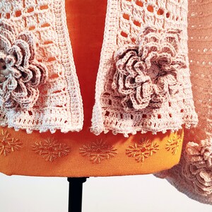 Veste / Gilet fleur fait main au crochet image 4