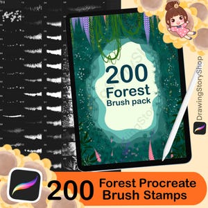 以下が含まれることがあります： Procreate 用の 200 個の森林ブラシスタンプを表示したタブレットを持つ森林のデジタルイラスト。タブレットには「200 Forest Brush pack」というテキストが表示されています。タブレットは、スタイラスが隣にある明るいオレンジ色の表面に置かれています。