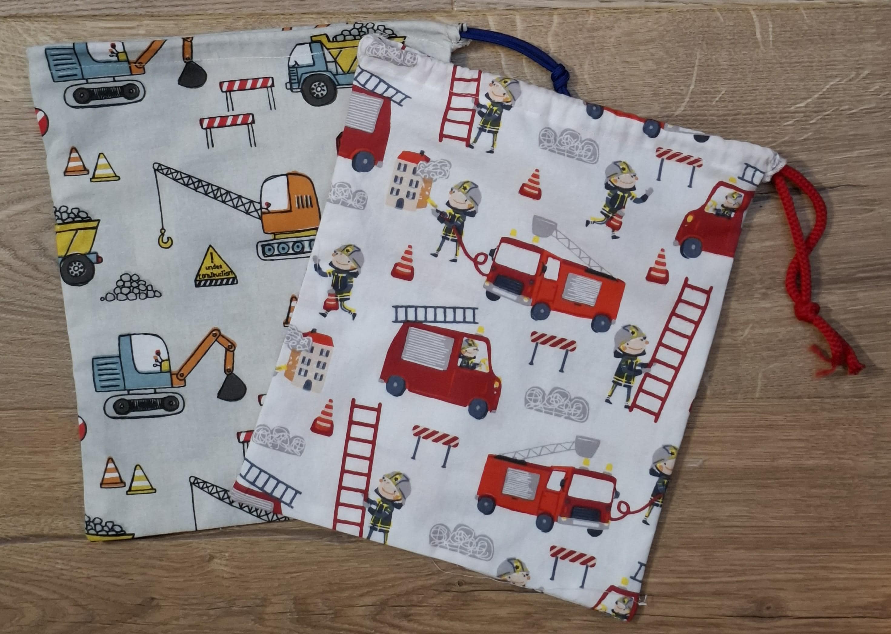 pochon, pochette serviette cantine , rangement chaussons .