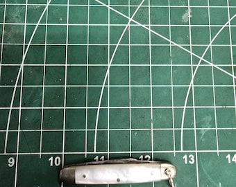 Vintage mother of pearl 2 blade queen pocket knife rare