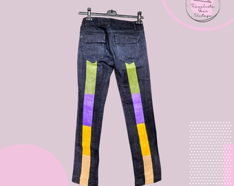 Upcycled handbemalte Low-Rise Jeans