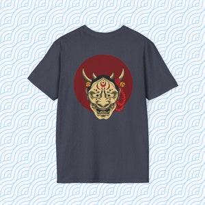 Japan Oni Maske T-Shirt, Lässiges Hemd, Japanische Maske Shirt, Original Design Japanisches Shirt, Japan Oni Shirt, Japanisches Teufel T-Shirt Dark Heather Grey