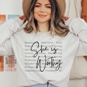 Ella es digna (Palabras PNG SVG), Diseño de camiseta cristiana para mujer, Sublimación religiosa (Descarga digital)